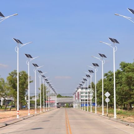 Stalpi solari inteligenti de iluminat industriali