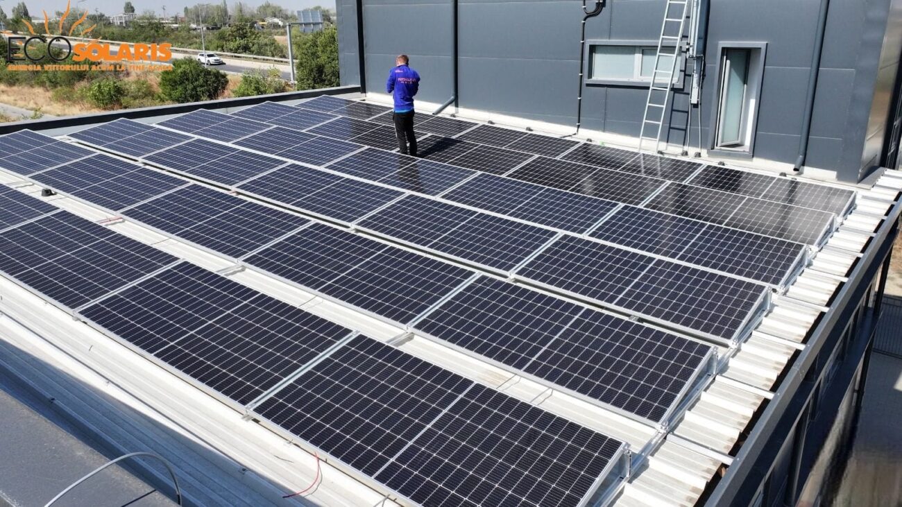 Panourile fotovoltaice Longi sunt recunoscute pentru performanța lor excelentă și durabilitate. Modelul de 445W oferă o eficiență ridicată în conversia energiei solare în electricitate, asigurând o producție optimă chiar și în condiții de lumină scăzută.