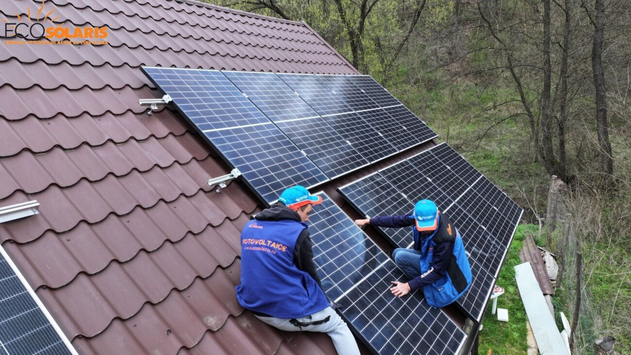Un sistem fotovoltaic Micro-Grid este o soluție integrată ce combină producerea, stocarea și distribuția energiei electrice în mod automatizat, inteligent și adaptabil.