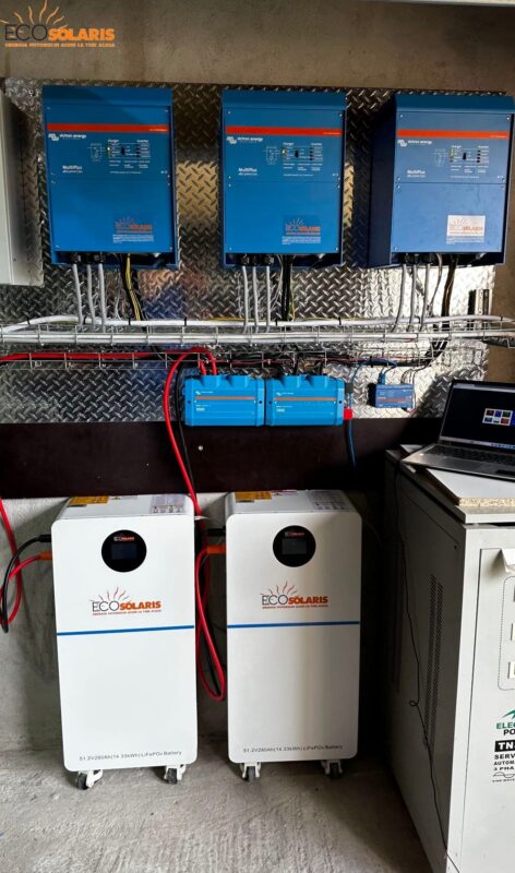 Alegerea unei arhitecturi de tip micro-grid ofera multiple beneficii: capacitatea de a functiona in regim insularizat in cazul intreruperii retelei principale, integrarea usoara a surselor regenerabile si flexibilitate in operare si extindere. Astfel, utilizatorii pot asigura continuitatea alimentarii cu energie, chiar si in conditii critice.