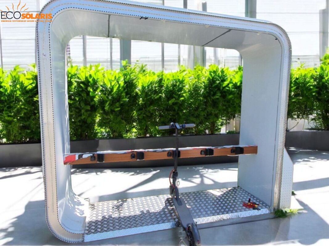 Proiectată pentru utilizare urbană intensă, stația de încărcare EcoSolaris pentru trotinete electrice combină un design modern cu funcționalitate avansată.
