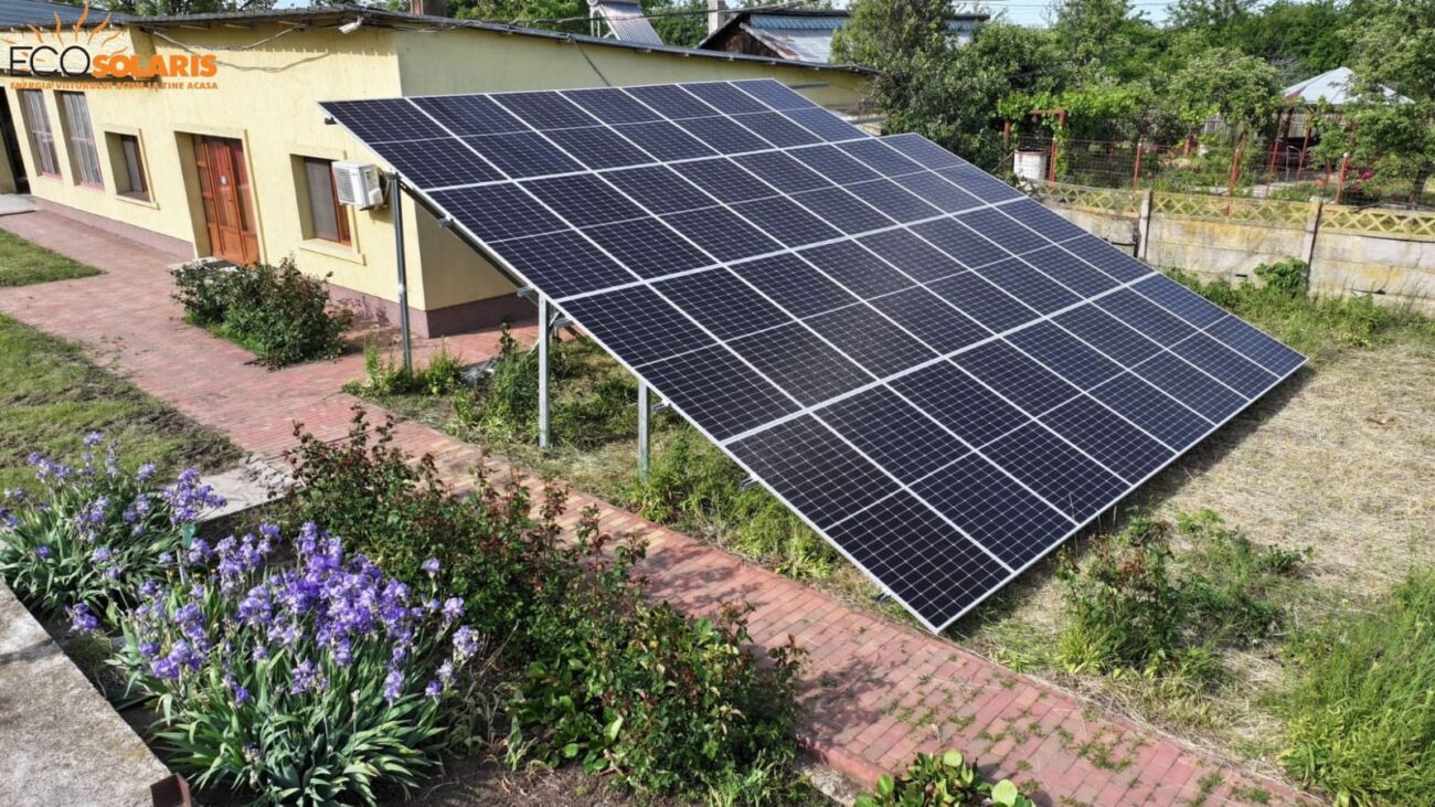 Sistemul instalat este compus din panouri Longi de 445 W, recunoscute pentru randamentul ridicat în condiții variabile de lumină.