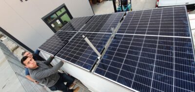 Rulotele și campervan-urile echipate cu sisteme fotovoltaice au devenit simbolul libertății de mișcare, al independenței energetice și al confortului modern în mijlocul naturii.